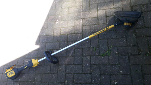 dewalt cordless strimmer